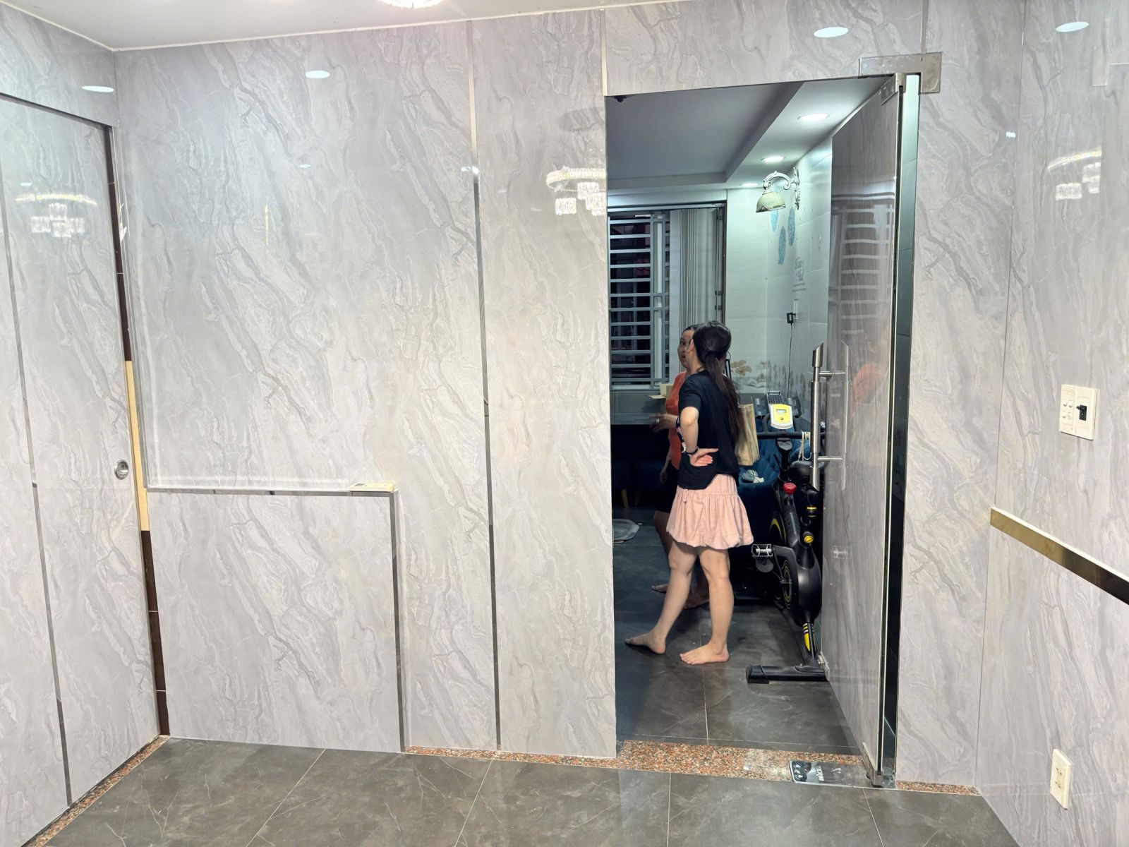 thi công ốp tường giá rẻ hcm