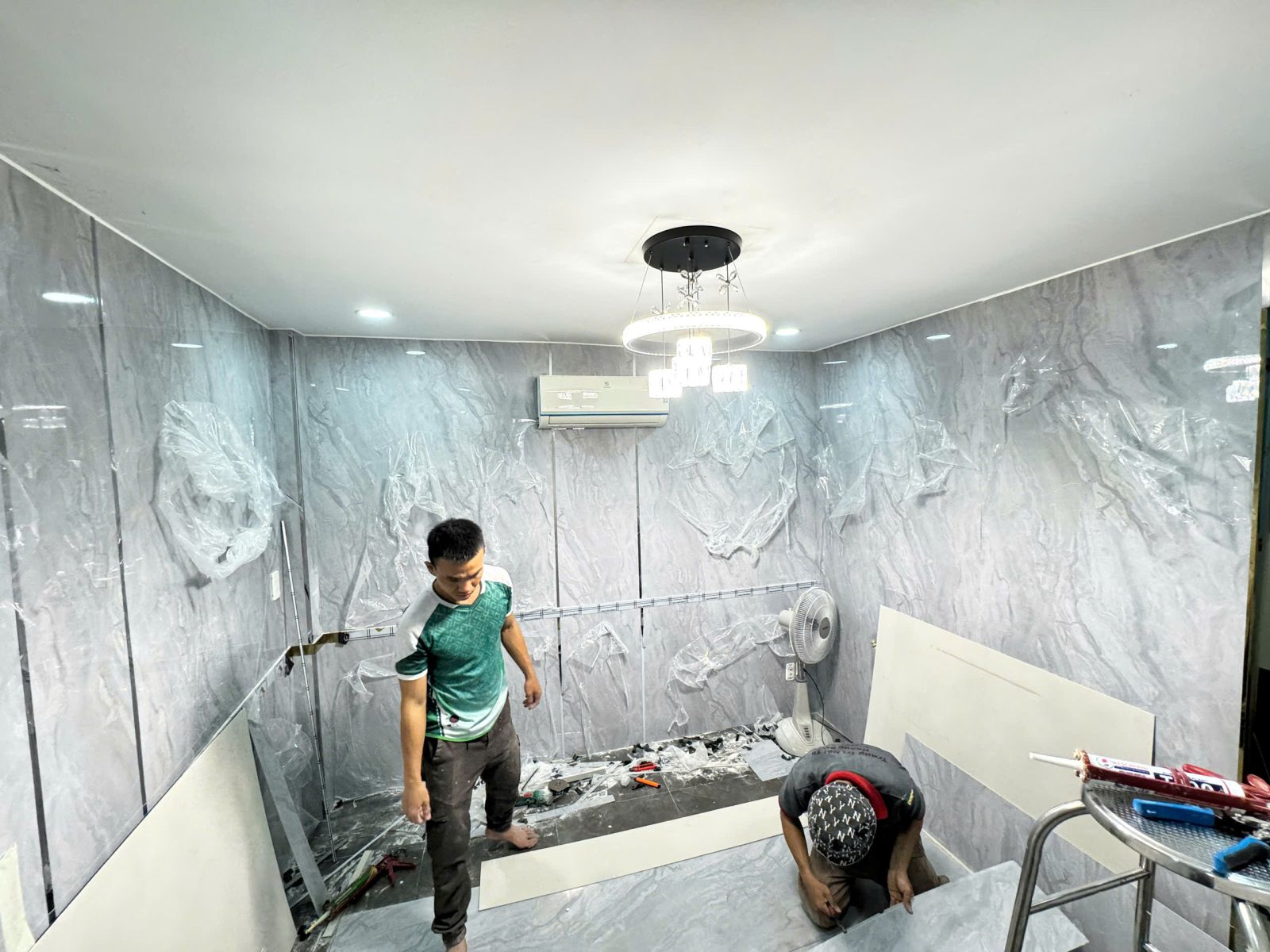 thi công ốp tường giá rẻ hcm