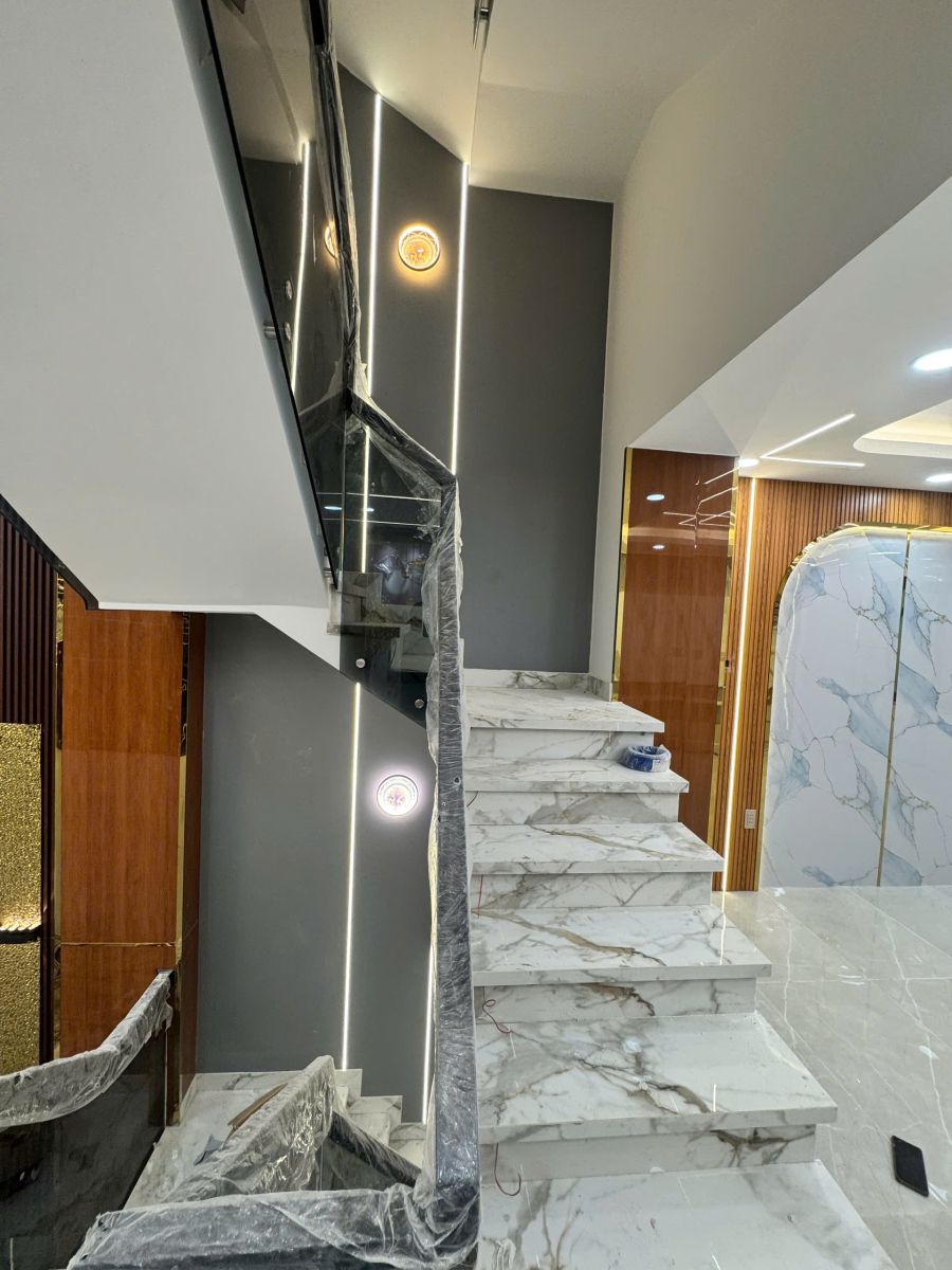 ốp vách cầu thang