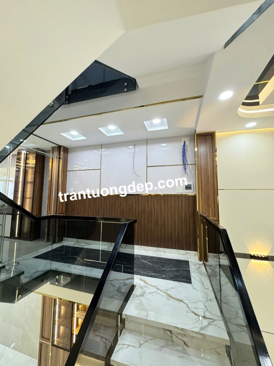 thi công ốp tường cầu thang đẹp giá rẻ hcm