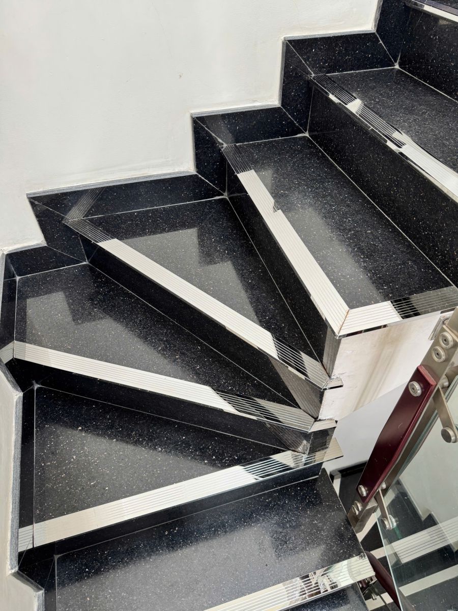 nẹp inox bậc cầu thang