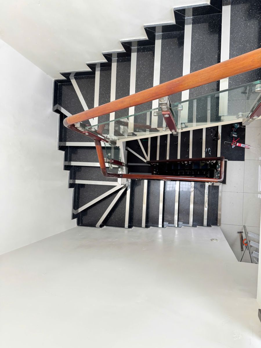inox bậc cầu thang
