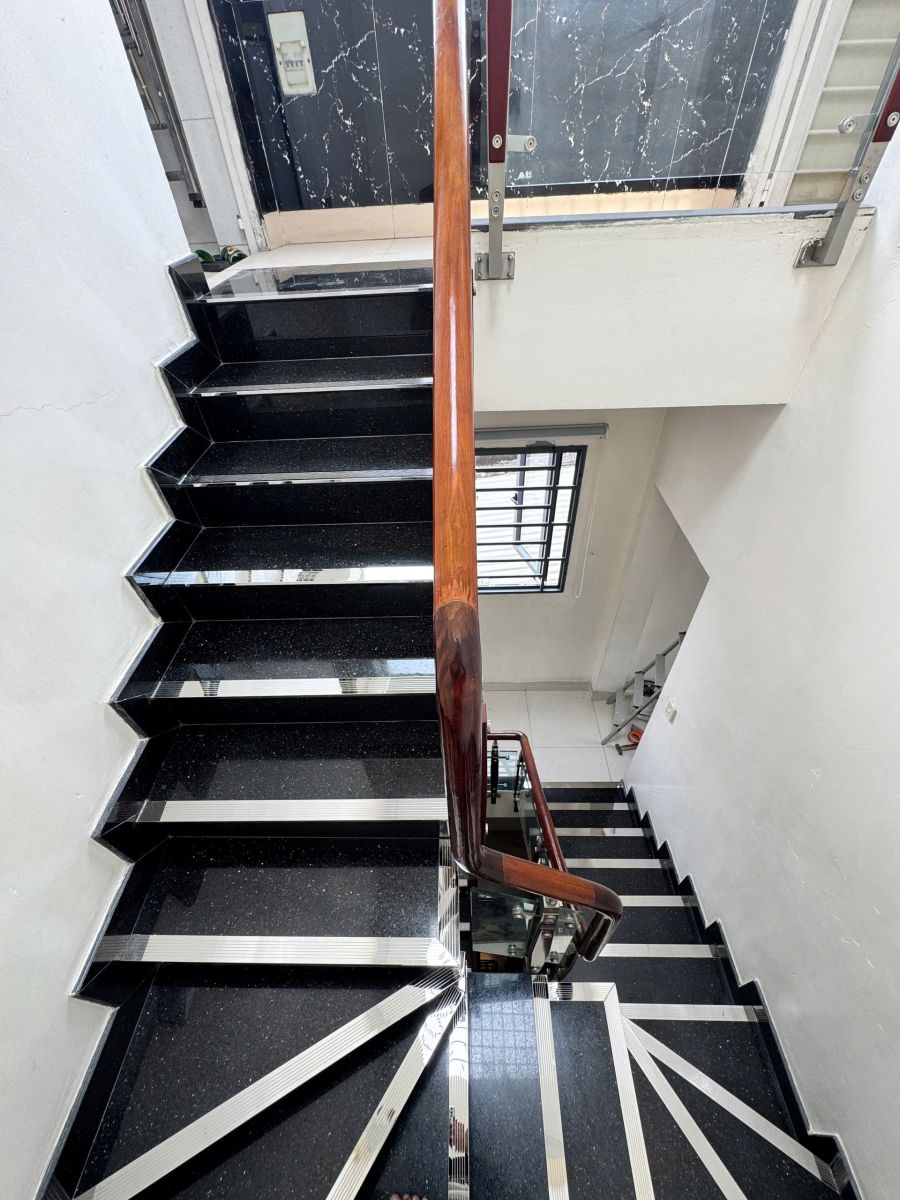 inox ốp bậc cầu thang