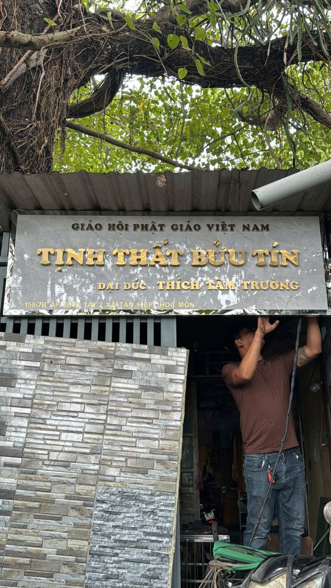 bảng hiệu chữ inox