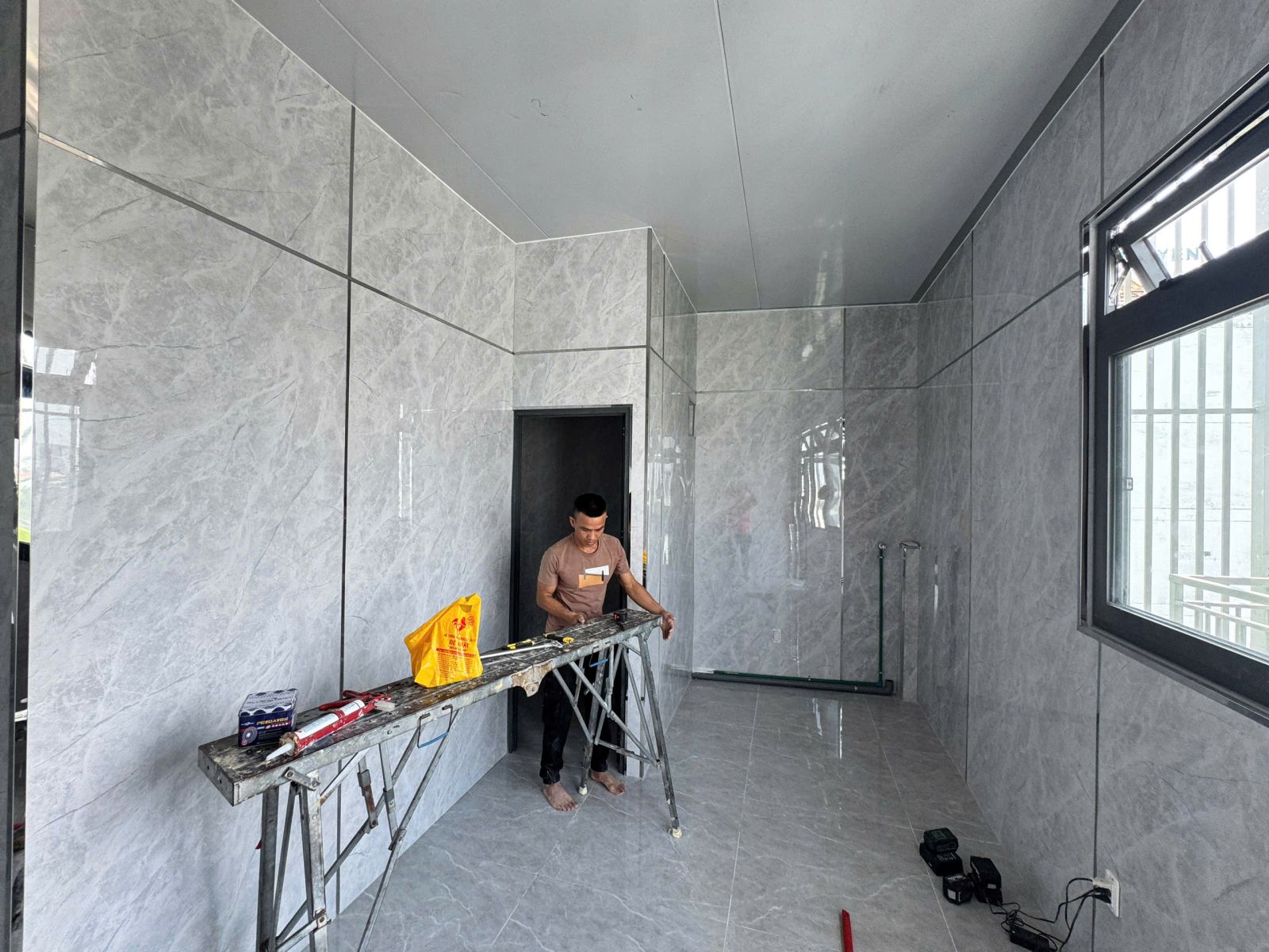 thi công ốp tường giá rẻ hcm
