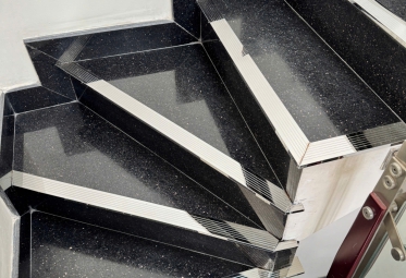 ỐP NẸP INOX VIỀN CẦU THANG CHỐNG TRƯỢT