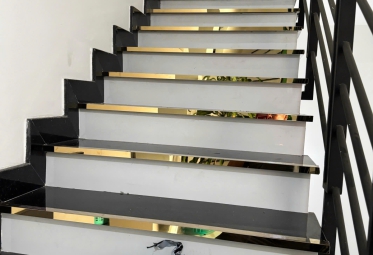 CÔNG TRÌNH ỐP NẸP INOX VIỀN BẬC CẦU THANG CHỐNG TRƯỢT